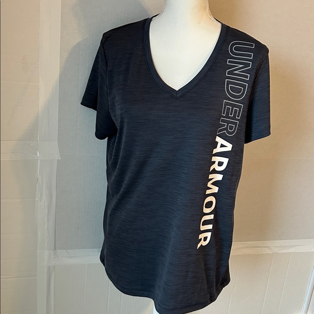 Under Armour Womens Loose Fit S/S Gray with White Logo HeatGear Top. Sz L